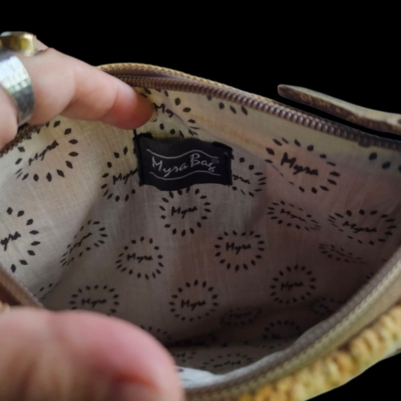 Myra EUC Wristlet Striped Clutch No Stains No Holes Ships Next Day - Picture 4 of 7